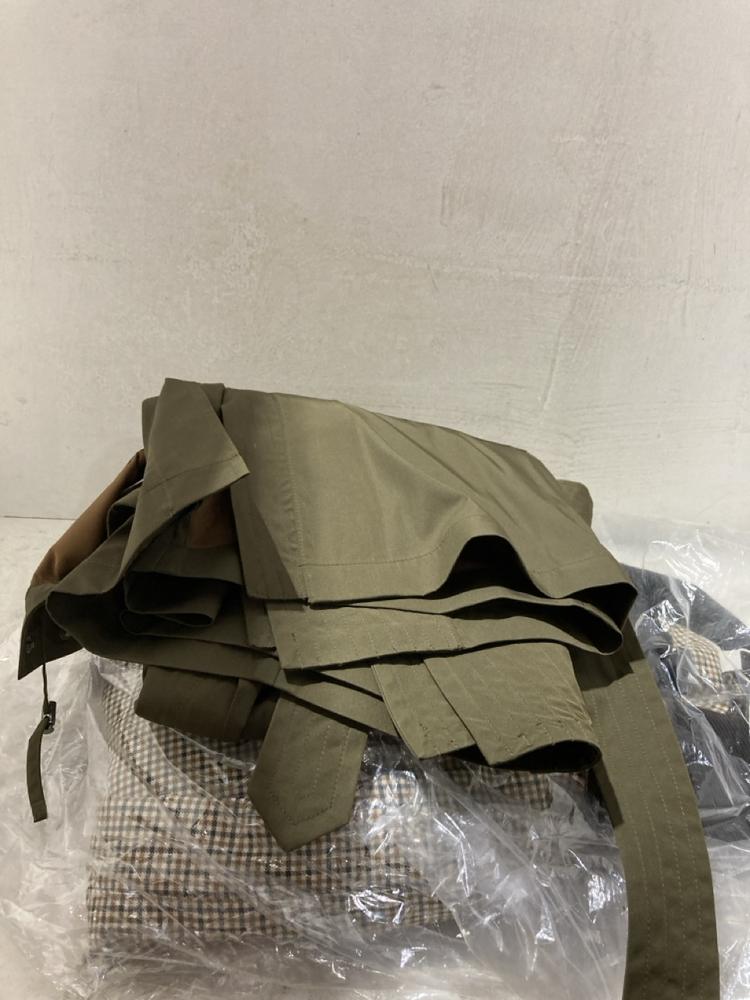 Lot 956  
            Birmingham SR107 - Parcel Delivery Only 

                
ASSORTED CLOTHING ITEMS TO INCLUDE GREEN AUTOGRAPH RAINCOAT SIZE S