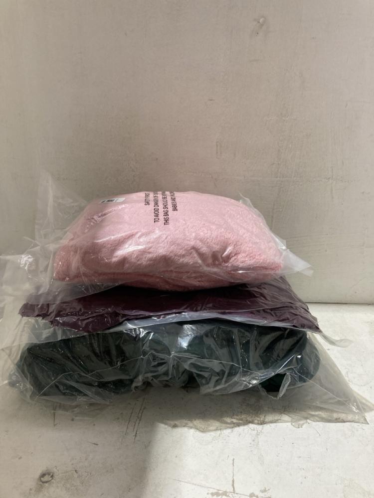 Lot 958  
            Birmingham SR107 - Parcel Delivery Only 

                
ASSORTED LINEN TO INCLUDE TEDDY FITTED SHEET DOUBLE PINK