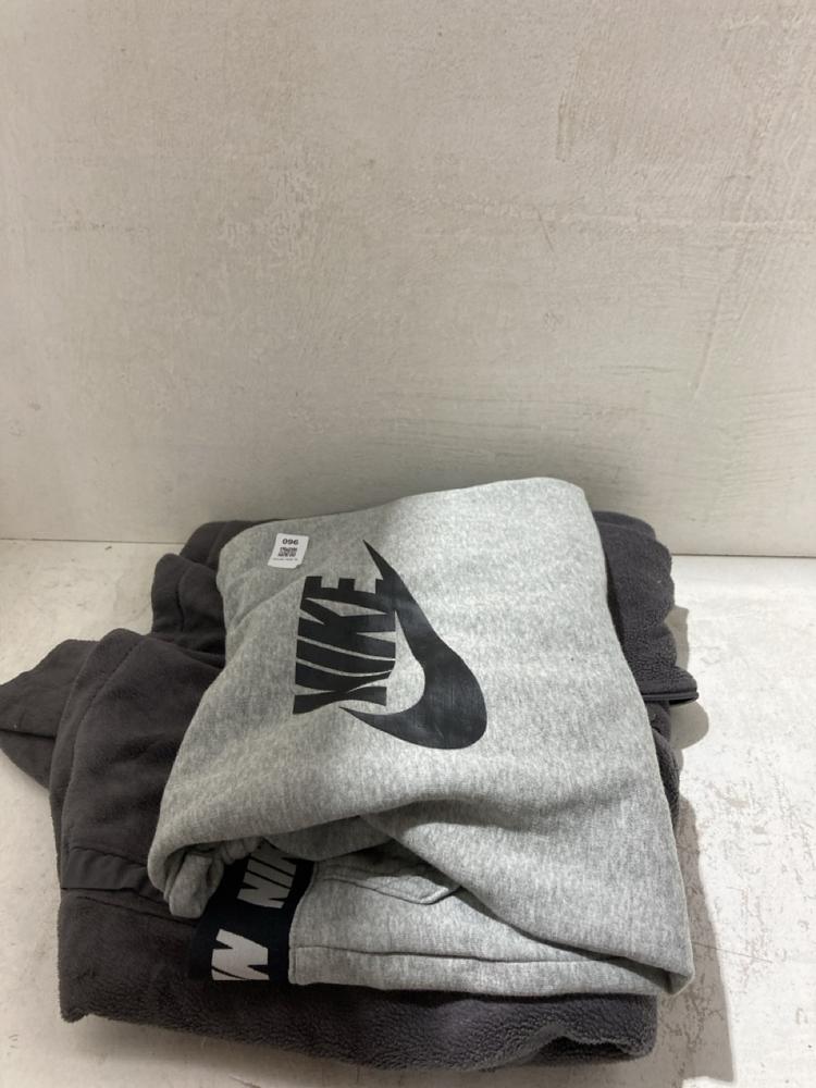 Lot 960  
            Birmingham SR107 - Parcel Delivery Only 

                
ASSORTED CLOTHING TO INCLUDE NIKE GREY ZIP HOODIE SIZE S