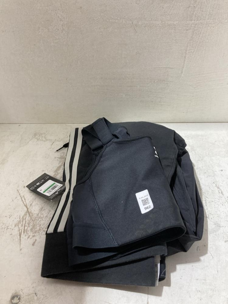 Lot 962  
            Birmingham SR107 - Parcel Delivery Only 

                
ASSORTED WOMENS GYM CLOTHING TO INCLUDE HEAT GEAR HIGH SPORTS BRA TOP