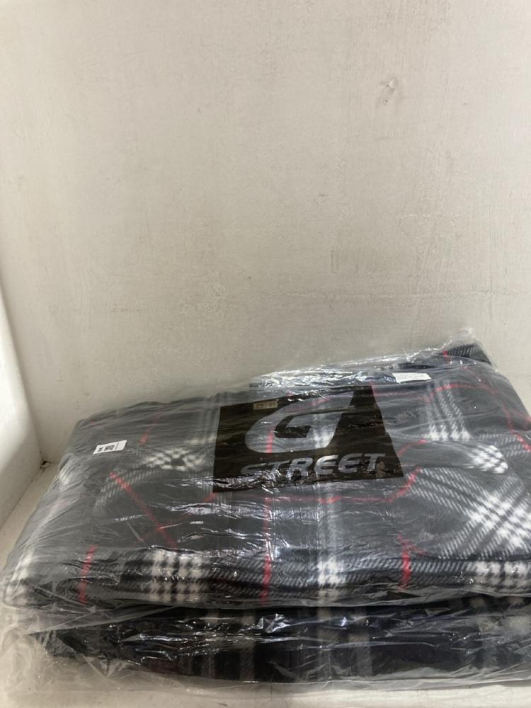 Lot 966  
            Birmingham SR107 - Parcel Delivery Only 

                
ASSORTED MEN'S CLOTHING TO INCLUDE G STREET TARTAN PLAID FLEECE HOODED JACKET