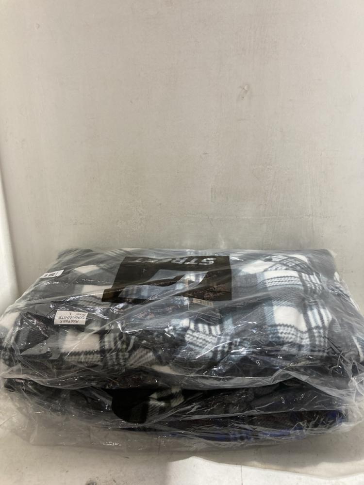 Lot 967  
            Birmingham SR107 - Parcel Delivery Only 

                
ASSORTED MEN'S CLOTHING TO INCLUDE G STREET TARTAN PLAID FLEECE HOODED JACKET