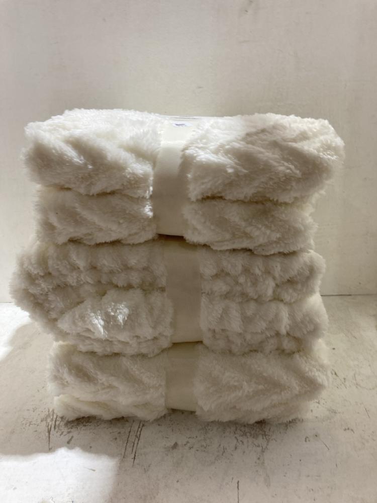 Lot 982  
            Birmingham SR107 - Parcel Delivery Only 

                
ASSORTED LINEN TO INCLUDE DEYONGS ALNWICK LUXURY RIBBED THROW WHITE