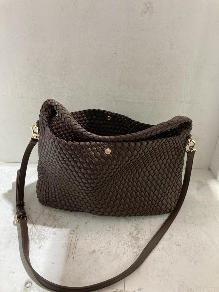Lot 986  
            Birmingham SR107 - Parcel Delivery Only 

                
DUNE LONDON DELIBERATE L WOVEN LEATHER SHOULDER BAG IN DARK BROWN