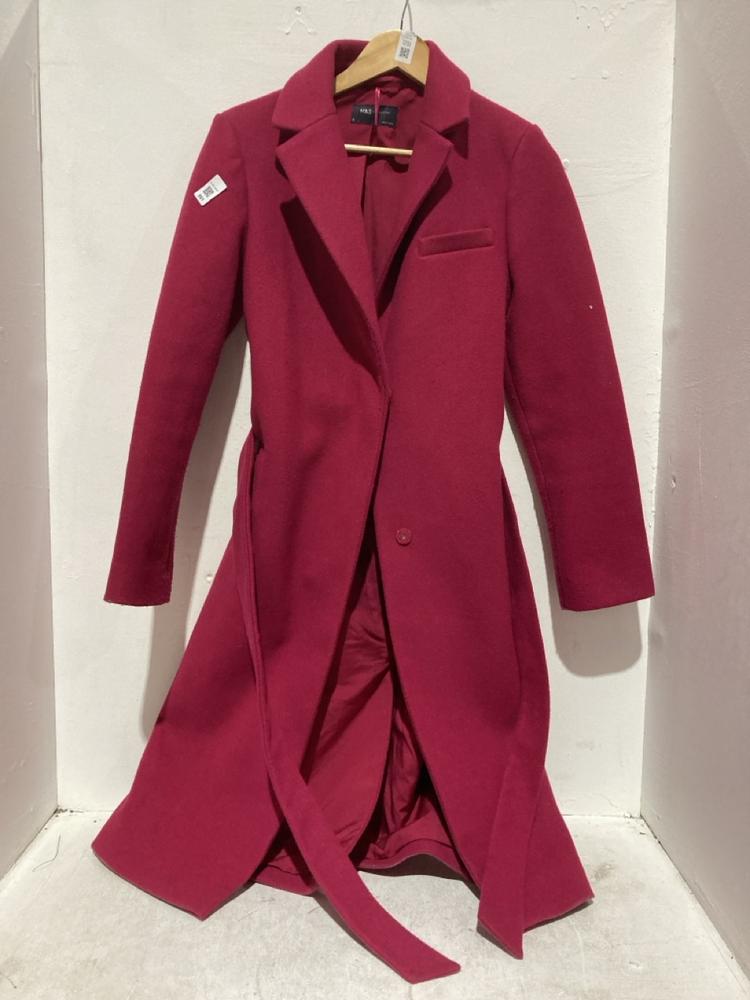 Lot 991  
            Birmingham SR107 - Parcel Delivery Only 

                
M&S COLLECTION LADIES MAROON COAT UK SIZE 8