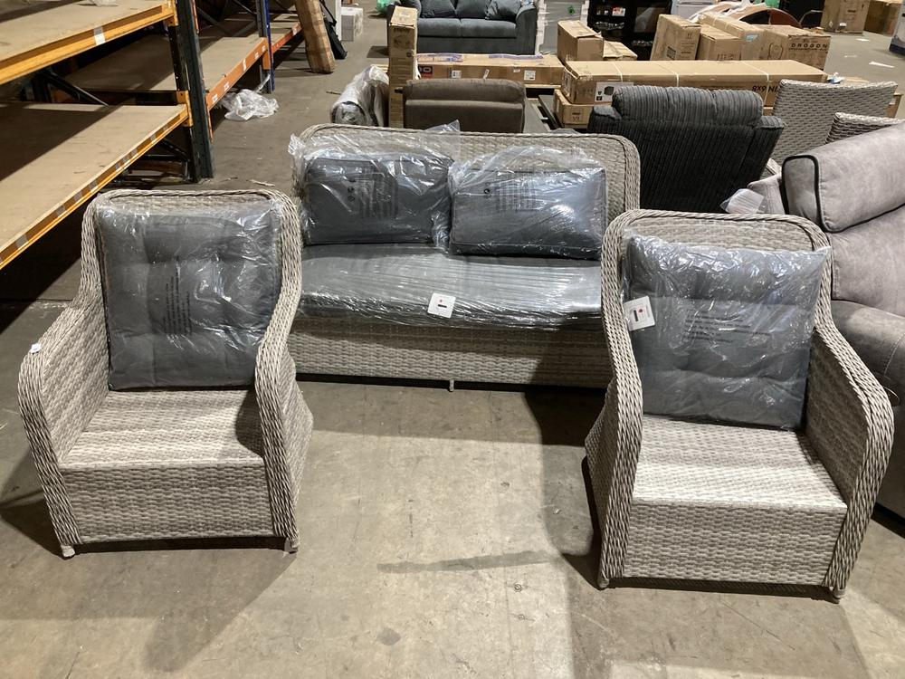 Lot 106  
            Birmingham SR106 - Collection or Optional Delivery Available 

                
RATTAN OUTDOOR SET TO INCLUDE 2 SEATER SOFA AND DINING CHAIR SET OF 2 (LOCATION: F)
