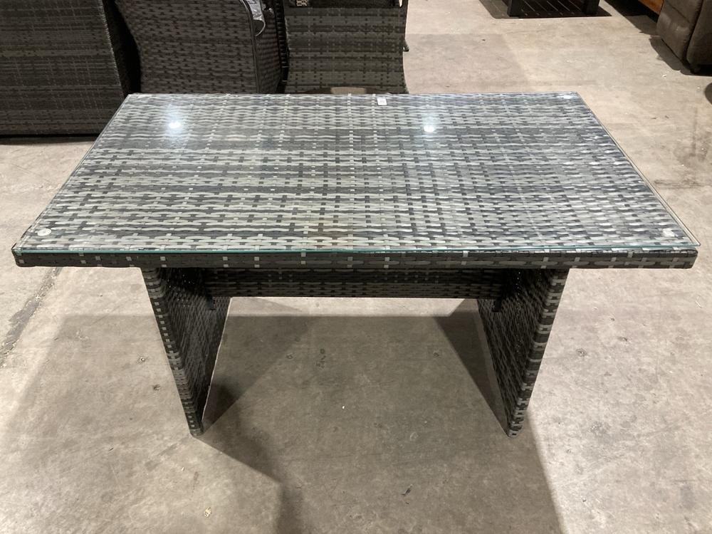 Lot 108  
            Birmingham SR106 - Collection or Optional Delivery Available 

                
RATTAN 4 SEATER DINING TABLE WITH GLASS TOP (LOCATION: ROW 5 - C )