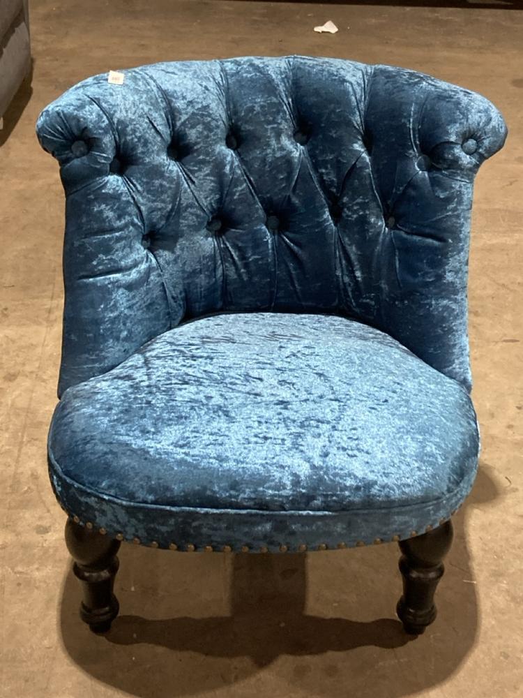 Lot 121  
            Birmingham SR106 - Collection or Optional Delivery Available 

                
TEAL VELVET TUB CHAIR (LOCATION: ROW 5 - C )