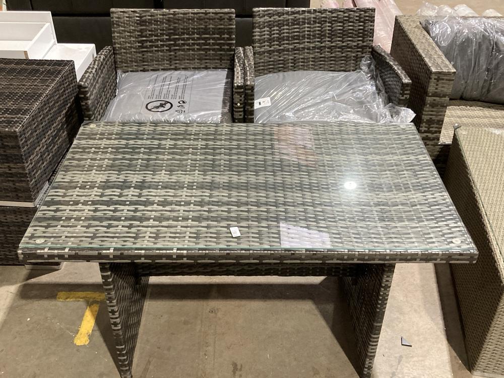 Lot 137  
            Birmingham SR106 - Collection or Optional Delivery Available 

                
RATTAN OUTDOOR 4 SEATER DINING TABLE WITH GLASS TOP TO INCLUDE DINING CHAIR SET O...