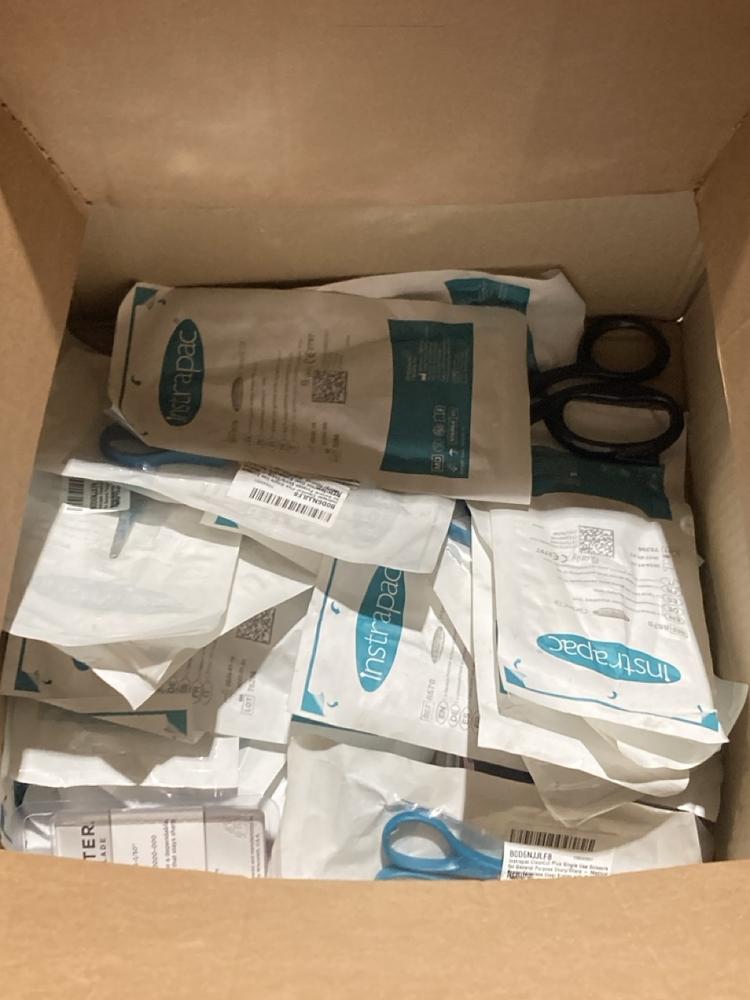 Lot 495  
            Birmingham SR106 - Collection 

                
BOX OF ITEMS TO INCLUDE ANDIS FADE MASTER REPLACEMENT BLADE (LOCATION: RACKINGS)