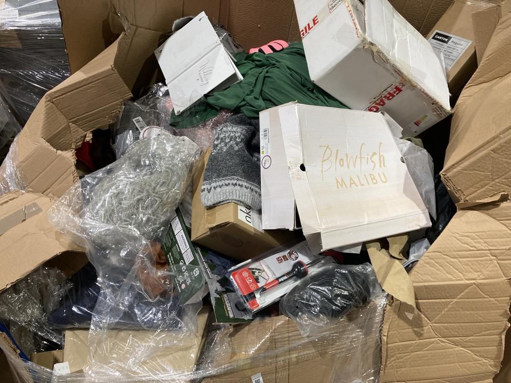 Lot 618  
            Birmingham SR106 - Collection or Optional Delivery Available 

                
PALLET OF ITEMS TO INCLUDE KIDS AMBER WALL MOUNTED BOOK SHELF WHITE (ALL PALLET C...