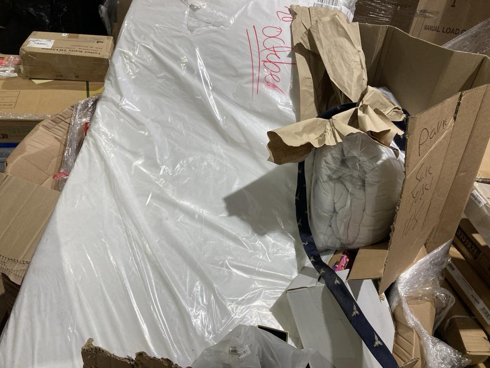 Lot 622  
            Birmingham SR106 - Collection or Optional Delivery Available 

                
PALLET OF ITEMS TO INCLUDE SILVER CROSS MATTRESS (ALL PALLET CONTENTS MUST BE REM...