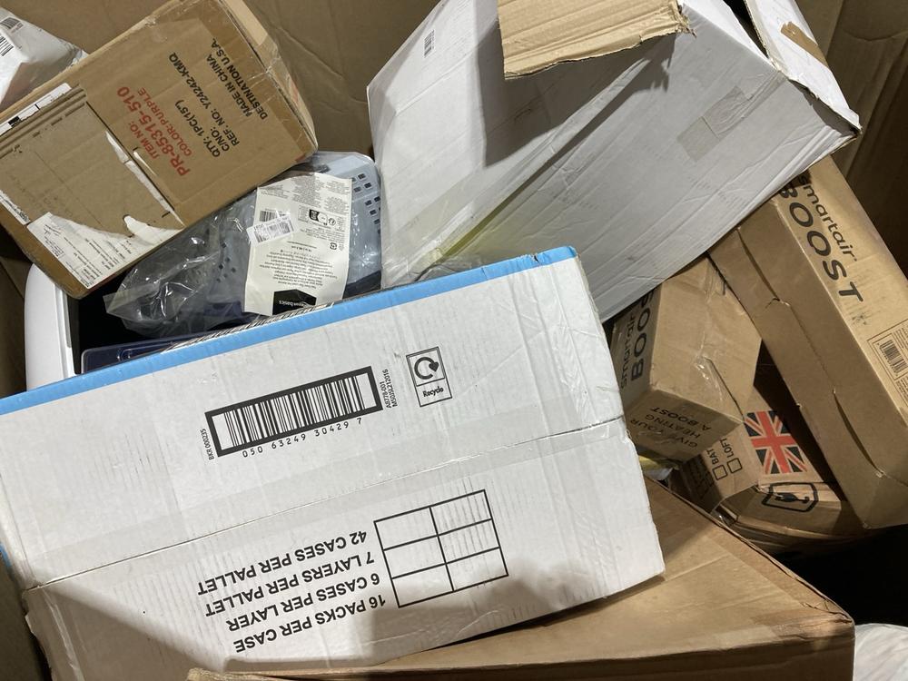 Lot 626  
            Birmingham SR106 - Collection or Optional Delivery Available 

                
PALLET OF ITEMS TO INCLUDE WALKERS CHEESE & ONION CRISPS (ALL PALLET CONTENTS MUS...
