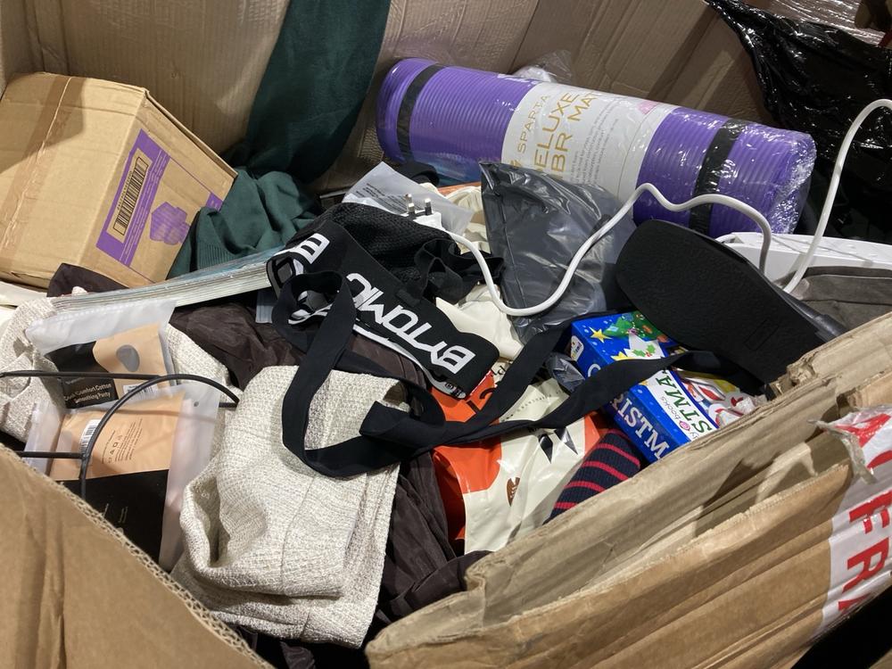 Lot 630  
            Birmingham SR106 - Collection or Optional Delivery Available 

                
PALLET OF ITEMS TO INCLUDE SPARTA DELUXE NBR MAT (ALL PALLET CONTENTS MUST BE REM...