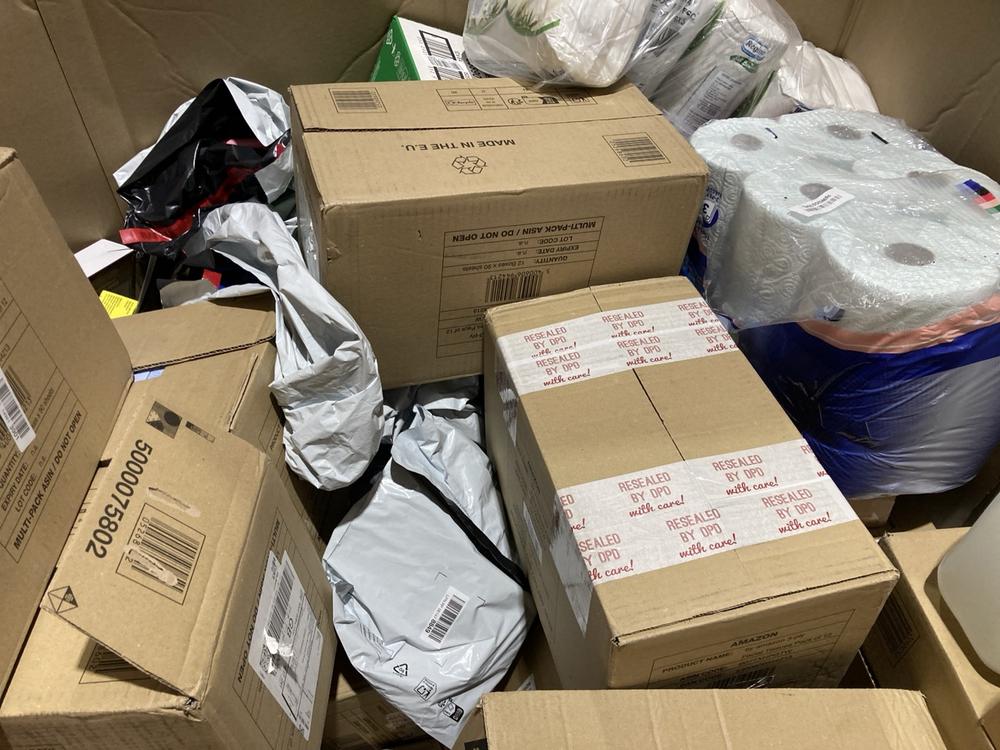 Lot 632  
            Birmingham SR106 - Collection or Optional Delivery Available 

                
PALLET OF ITEMS TO INCLUDE AMAZON FACIAL TISSUES PACK OF 12 (ALL PALLET CONTENTS ...