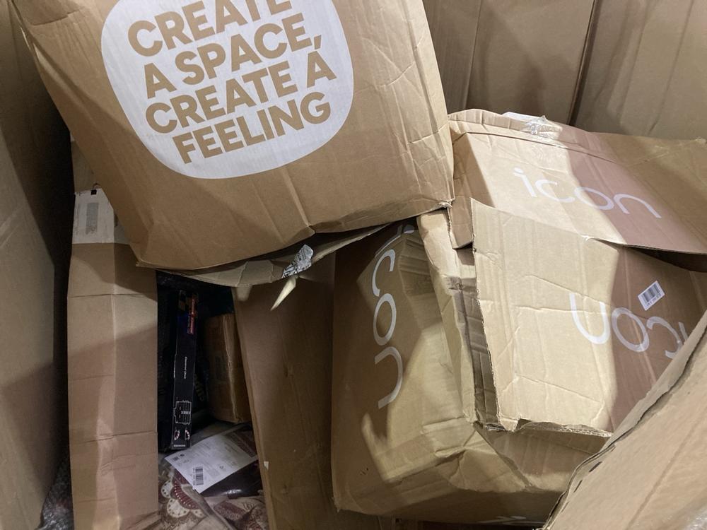 Lot 648  
            Birmingham SR106 - Collection or Optional Delivery Available 

                
PALLET OF ITEMS TO INCLUDE SILENTNIGHT SUPERSOFT WATERPROOF MATTRESS PROTECTOR (A...