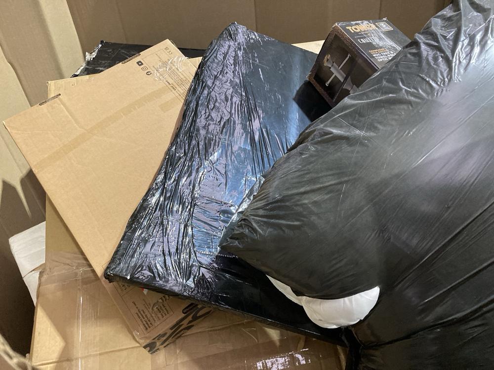 Lot 649  
            Birmingham SR106 - Collection or Optional Delivery Available 

                
PALLET OF ITEMS TO INCLUDE TOWER 4.3L AIR FRYER (ALL PALLET CONTENTS MUST BE REMO...