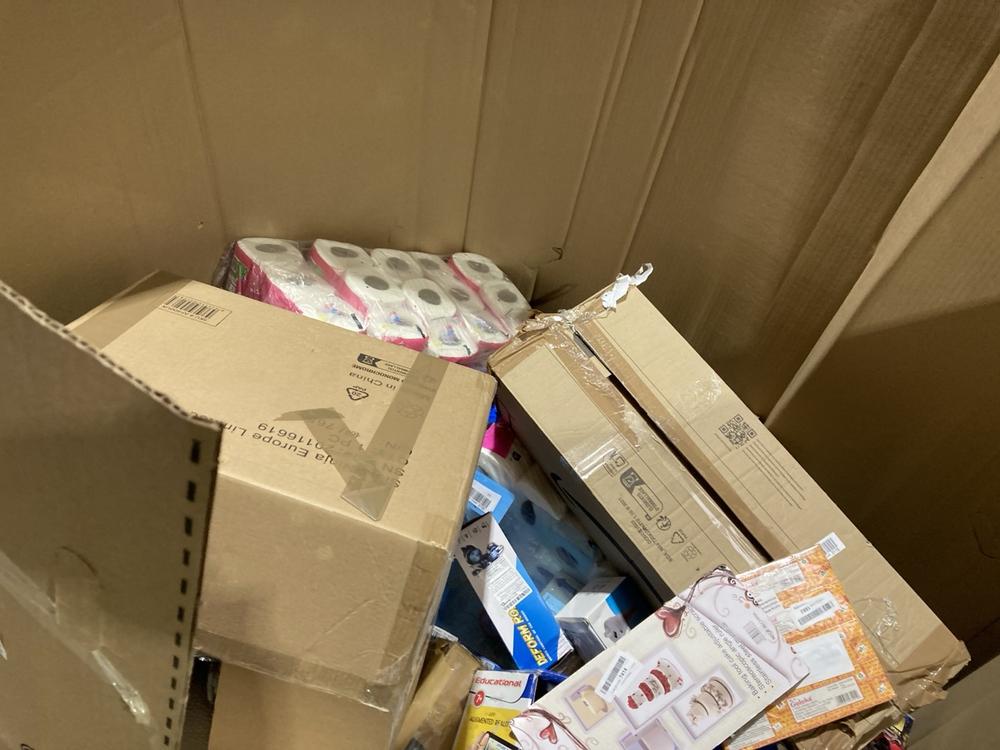 Lot 710  
            Birmingham SR106 - Collection or Optional Delivery Available 

                
PALLET OF ITEMS TO INCLUDE TRANSFORMERS BUMBLEBEE 2-IN-1 (ALL PALLET CONTENTS MUS...