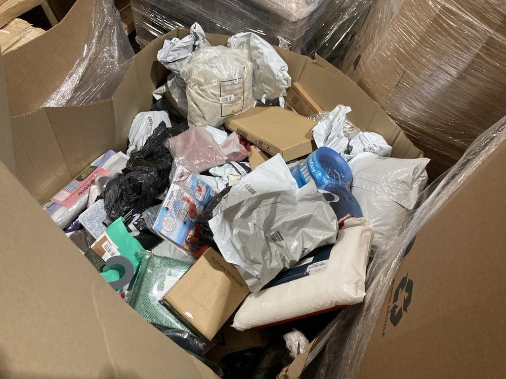 Lot 712  
            Birmingham SR106 - Collection or Optional Delivery Available 

                
PALLET OF ITEMS TO INCLUDE BELDRAY IRONING BOARD COVER (ALL PALLET CONTENTS MUST ...