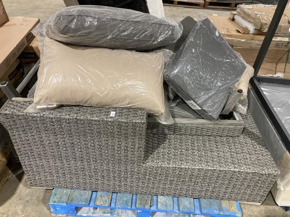 Lot 771  
            Birmingham SR106 - Collection or Optional Delivery Available 

                
PALLET OF GARDEN FURNITURE TO INCLUDE CUSHIONS (ALL PALLET CONTENTS MUST BE REMOV...