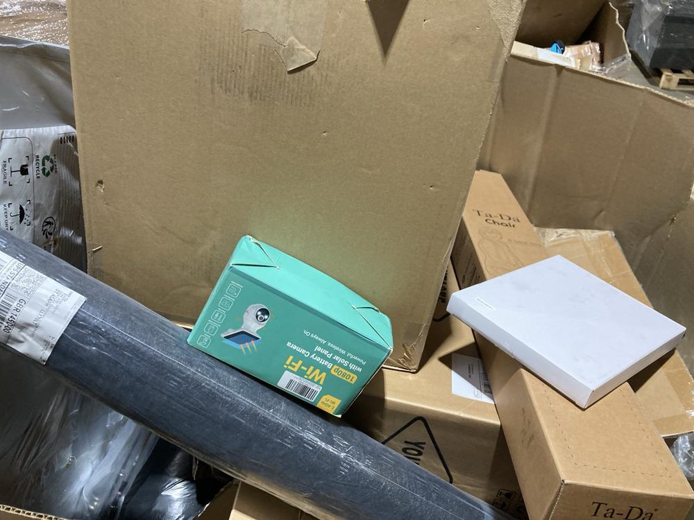 Lot 787  
            Birmingham SR106 - Collection or Optional Delivery Available 

                
PALLET OF ITEMS TO INCLUDE WIFI BATTERY CAMERA (ALL PALLET CONTENTS MUST BE REMOV...