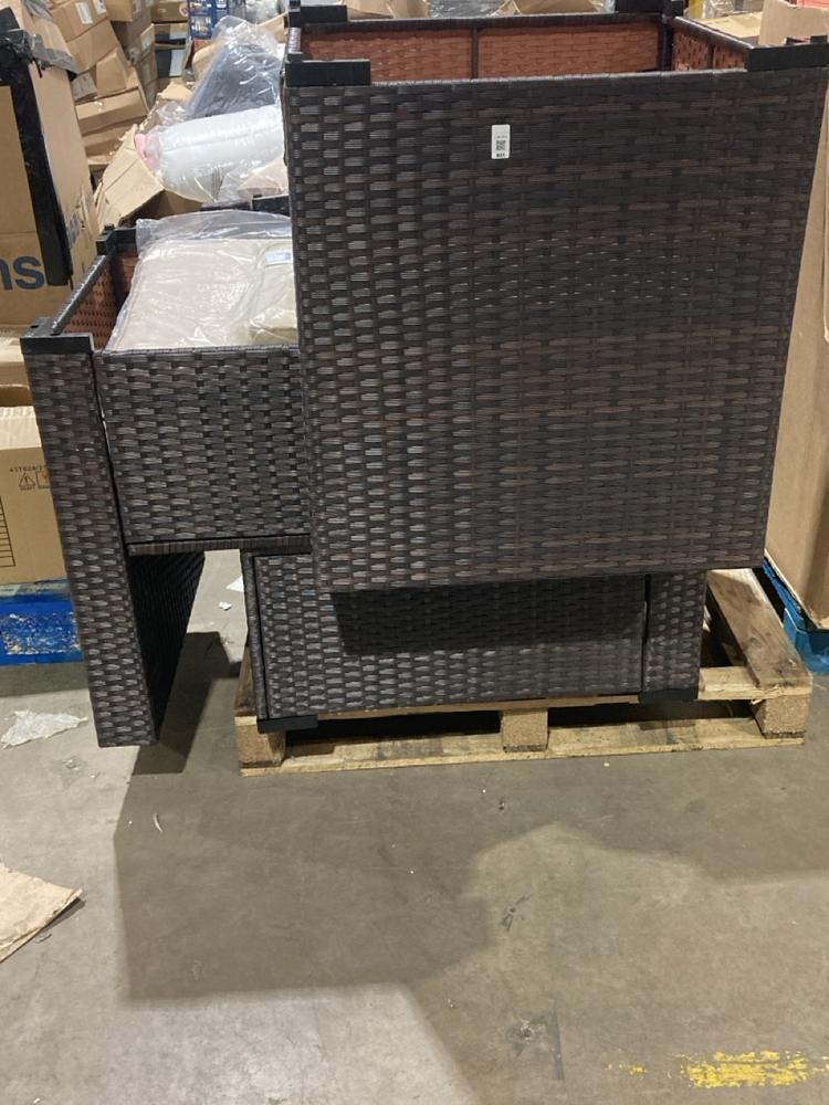 Lot 801  
            Birmingham SR106 - Collection or Optional Delivery Available 

                
PALLET OF GARDEN FURNITURE (ALL PALLET CONTENTS MUST BE REMOVED FROM SITE,FLY TIP...