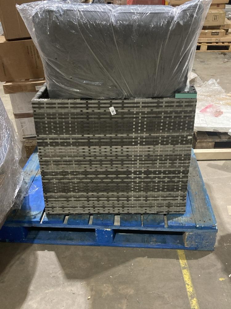 Lot 805  
            Birmingham SR106 - Collection or Optional Delivery Available 

                
PALLET OF GARDEN FURNITURE (ALL PALLET CONTENTS MUST BE REMOVED FROM SITE,FLY TIP...