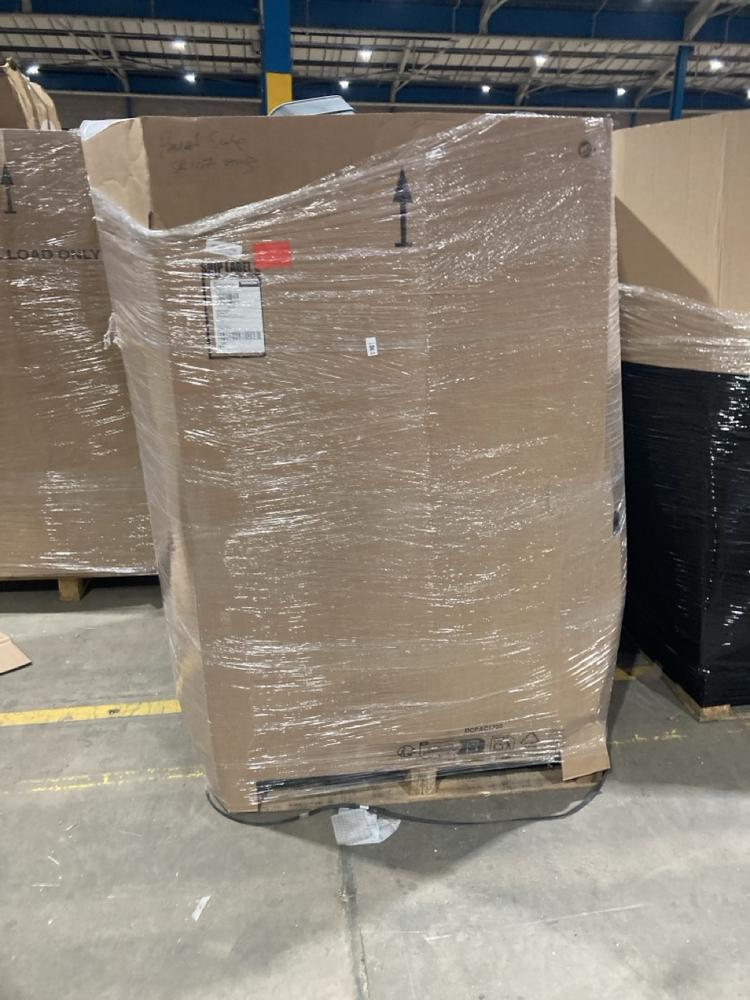 Lot 818  
            Birmingham SR106 - Collection or Optional Delivery Available 

                
PALLET OF ITEMS TO INCLUDE OUTDOOR BATTERY OPERATED LED XMAS SIGN (ALL PALLET CON...