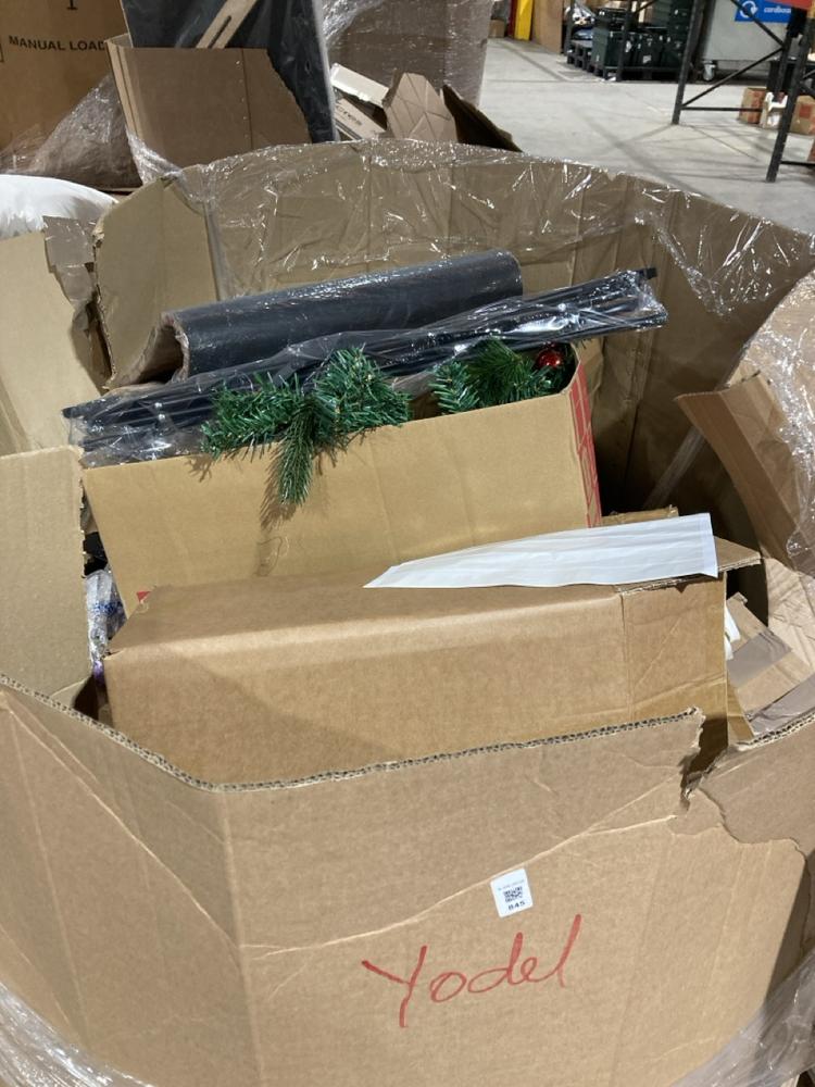 Lot 845  
            Birmingham SR106 - Collection or Optional Delivery Available 

                
PALLET OF ITEMS TO INCLUDE CHRISTMAS DECORATION (ALL PALLET CONTENTS MUST BE REMO...