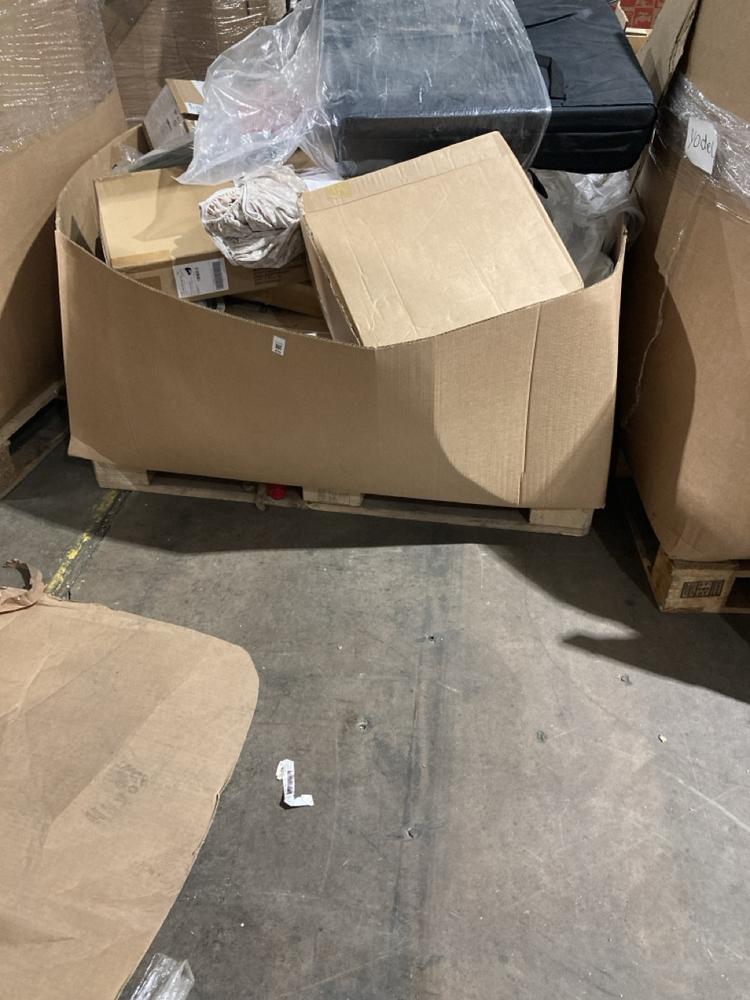 Lot 879  
            Birmingham SR106 - Collection or Optional Delivery Available 

                
PALLET OF ITEMS TO INCLUDE CRUSHED VELVET KING SIZE (ALL PALLET CONTENTS MUST BE ...