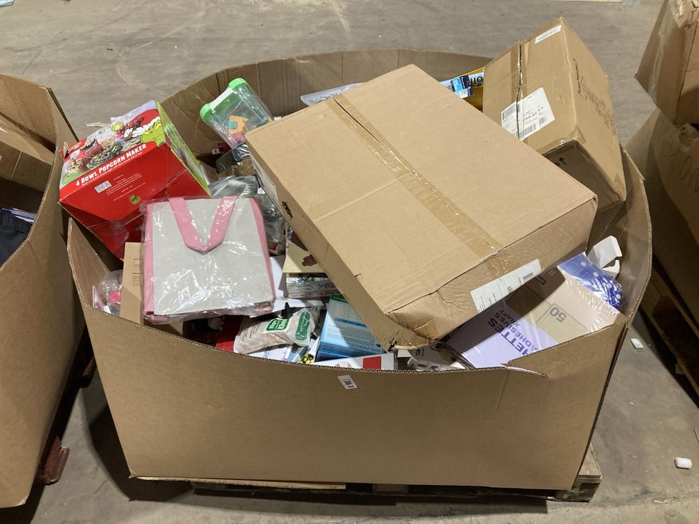 Lot 908  
            Birmingham SR106 - Collection or Optional Delivery Available 

                
PALLET OF ITEMS TO INCLUDE THE GRINCH 4 BOWL POPCORN MAKER (ALL PALLET CONTENTS M...