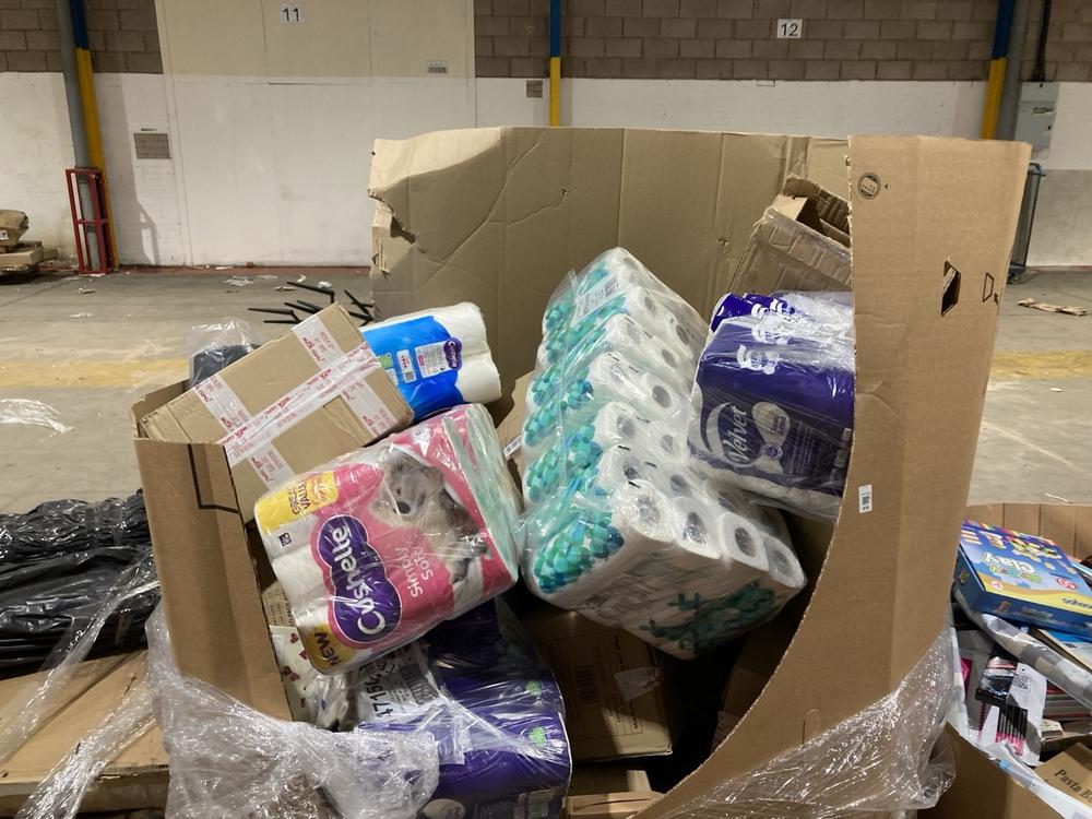 Lot 910  
            Birmingham SR106 - Collection or Optional Delivery Available 

                
PALLET OF ITEMS TO INCLUDE CUSHELLE SIMPLY SOFT TOILET ROLLS (ALL PALLET CONTENTS...