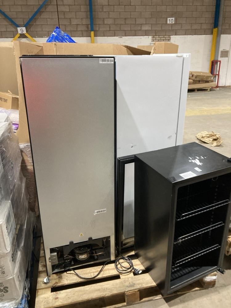 Lot 916  
            Birmingham SR106 - Collection or Optional Delivery Available 

                
PALLET OF ITEMS TO INCLUDE FRIDGEMASTER FRIDGE FREEZER (ALL PALLET CONTENTS MUST ...