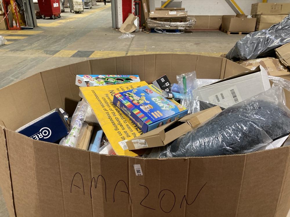 Lot 919  
            Birmingham SR106 - Collection or Optional Delivery Available 

                
PALLET OF ITEMS TO INCLUDE CORELLE EMBOSSED ATRENGHT GLASS (ALL PALLET CONTENTS M...