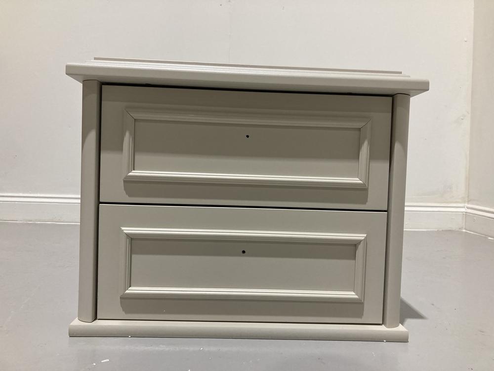 Lot 204  
            Birmingham SR104 - Collection or Optional Delivery Available 

                
PERRY BEDSIDE 22PRC2300RARA COLONIAL STYLE IN SOFT CREAM ORIGINAL RRP £299.99