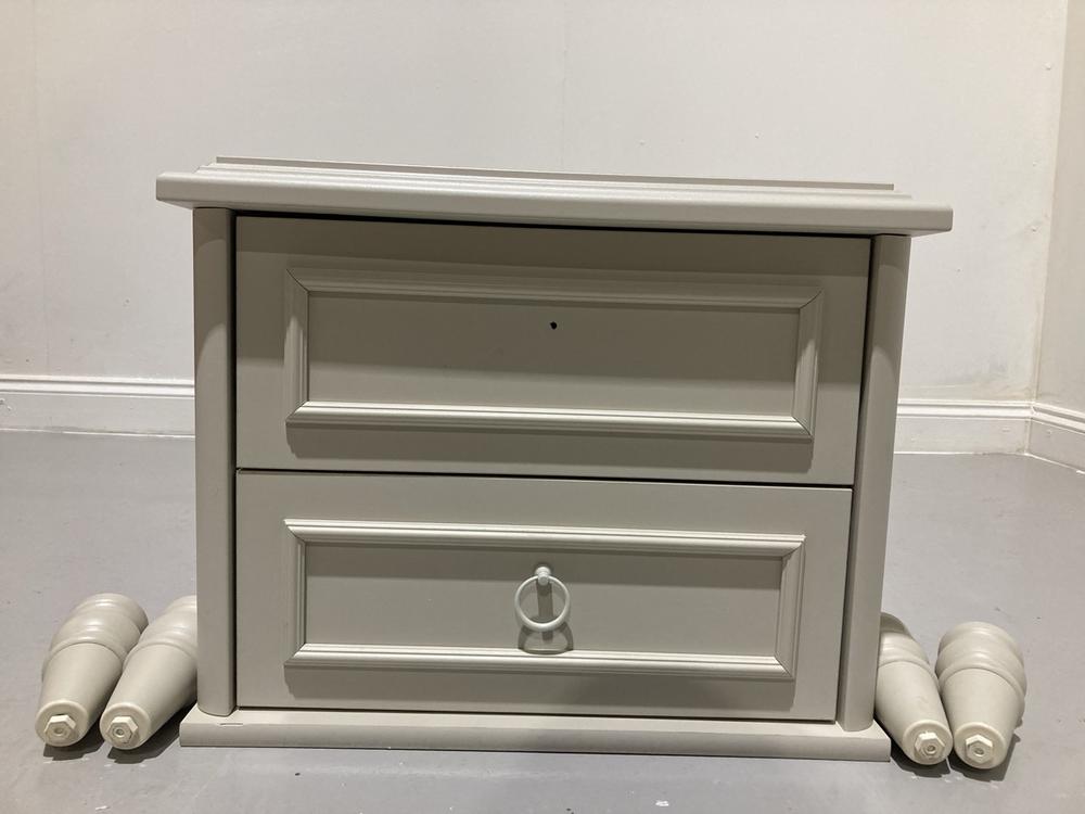 Lot 207  
            Birmingham SR104 - Collection or Optional Delivery Available 

                
PERRY BEDSIDE 22PRC2300RARA COLONIAL STYLE IN SOFT CREAM ORIGINAL RRP £299.99