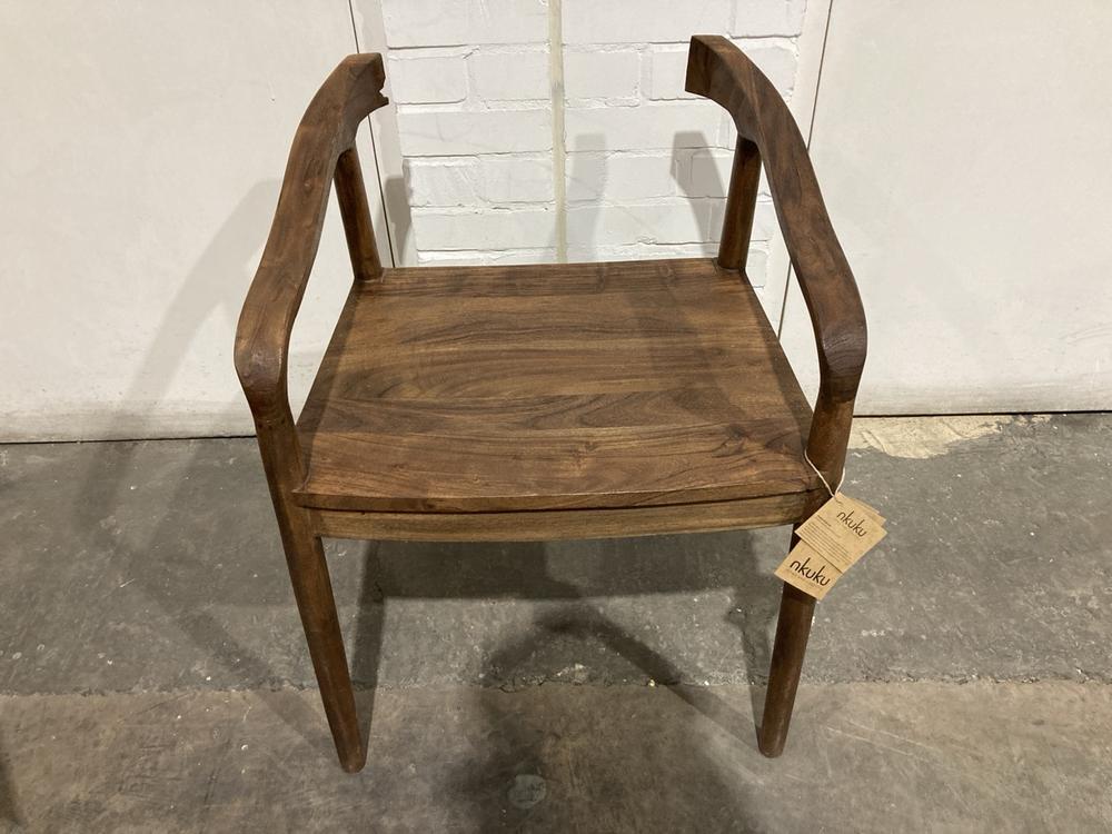 Lot 218  
            Birmingham SR104 - Collection or Optional Delivery Available 

                
NKUKU ACACIA DINING CHAIR - WASHED WALNUT - ITEM NO. AC1501 - ORIGINAL RRP £300