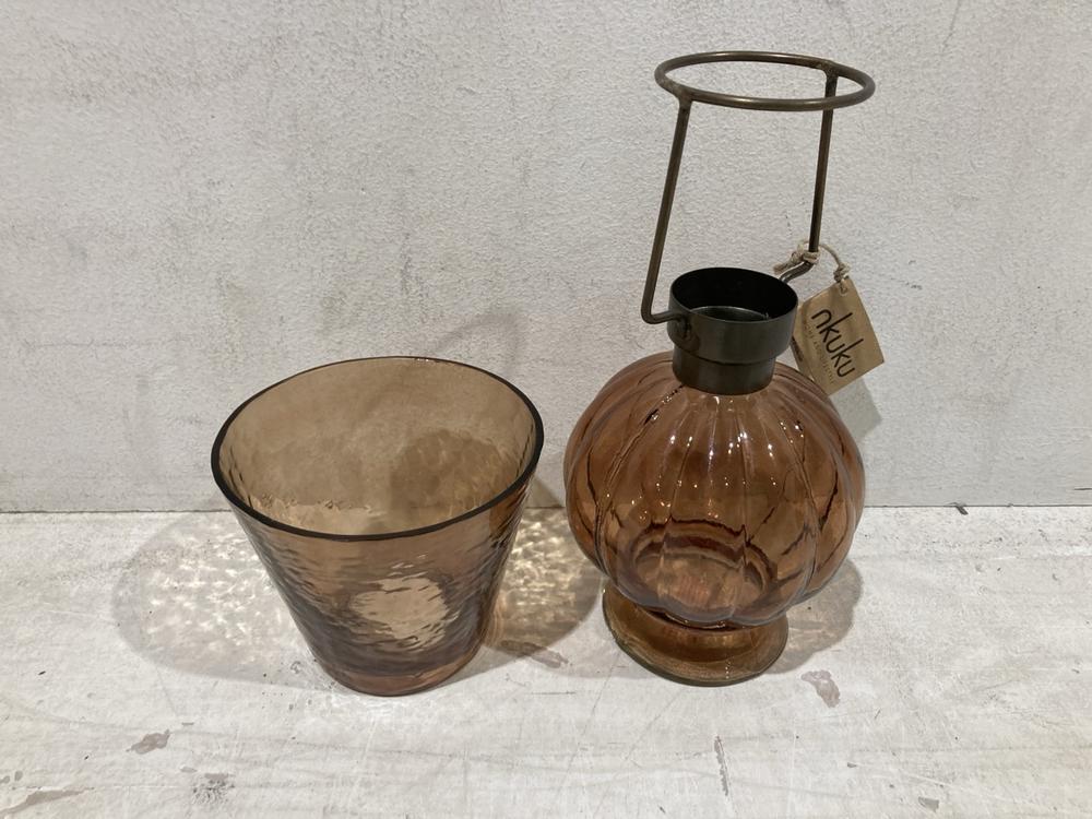 Lot 223  
            Birmingham SR104 - Collection 

                
3X NKUKU ITEMS TO INCLUDE NKUKU ADESOLA GLASS TEALIGHT HOLDER LAMP - AMBER - ITEM...