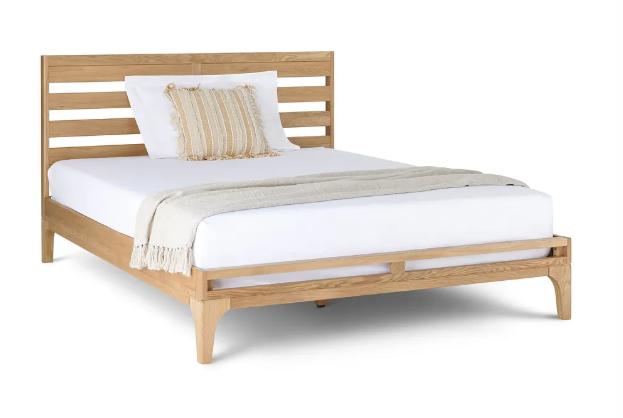 Lot 368  
            Birmingham SR104 - Collection or Optional Delivery Available 

                
OAK FURNITURELAND DURHAM NATURAL OAK KING-SIZE BED ORIGINAL RRP £629.99