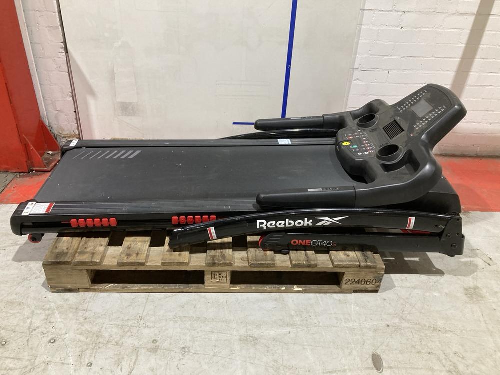 Lot 400  
            Birmingham SR104 - Collection or Optional Delivery Available 

                
REEBOK ONEGT40S TREADMILL