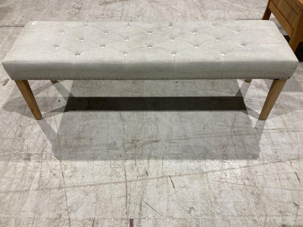 Lot 66  
            Birmingham SR104 - Collection or Optional Delivery Available 

                
OAK FURNITURELAND VIVIEN BUTTON SEAT BENCH IN CREAM FABRIC ORIGINAL RRP £250.00
