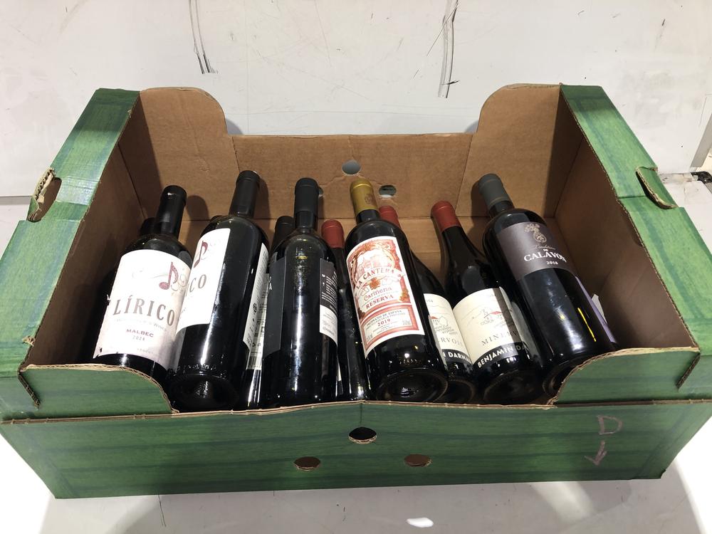 Lot 26  
            BIRMINGHAM SR110 - DELIVERY OR COLLECTION 

                
12 X BOTTLES OF MIXED WINES TO INCLUDE LIRICO MALBEC 2024 13% VOL 750ML RED WINE....