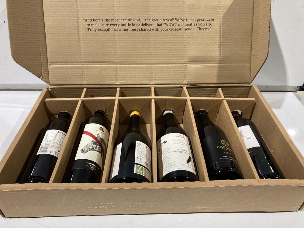 Lot 47  
            BIRMINGHAM SR110 - COLLECTION ONLY 

                
1 X BOX OF THE SIGNATURE FINE WINE SIX CHRISTMAS COLLECTION TO INCLUDE ILLUSTRATI...