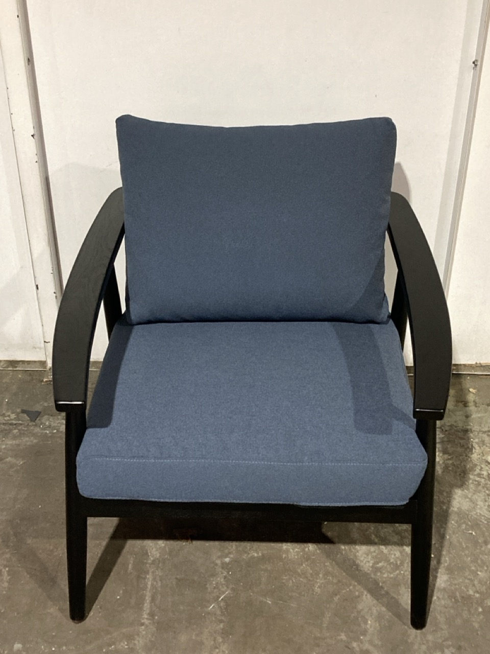 Lot 105  
            Birmingham - Collection or Delivery 

                
DAVID PHILLIPS R/RIVET OCCASIONAL CHAIR IN ZHIDA IN-40913D ORIGINAL RRP £339