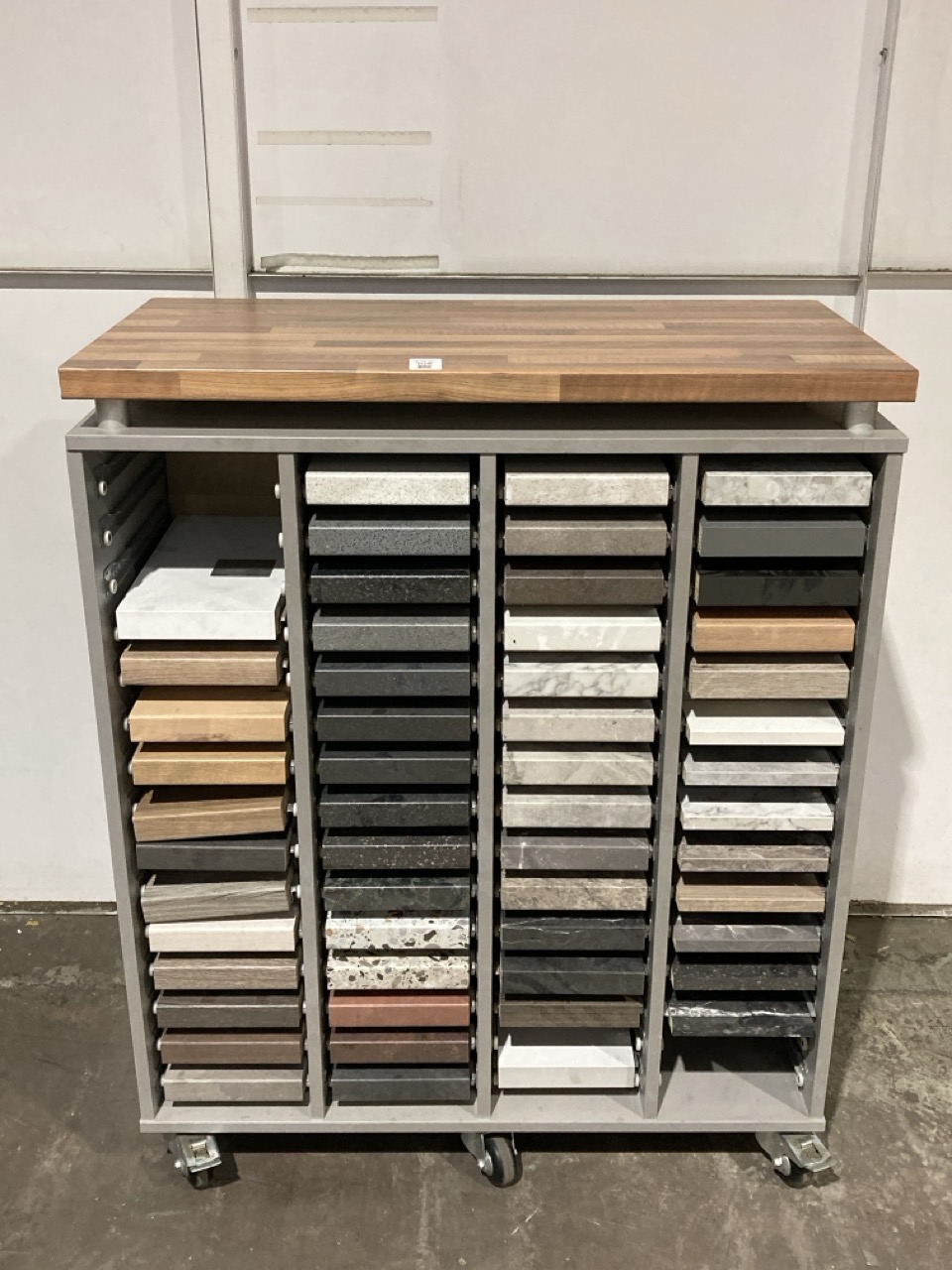 Lot 108  
            Birmingham - Collection or Delivery 

                
DAVID PHILLIPS WORKTOP DISPLAY CABINET