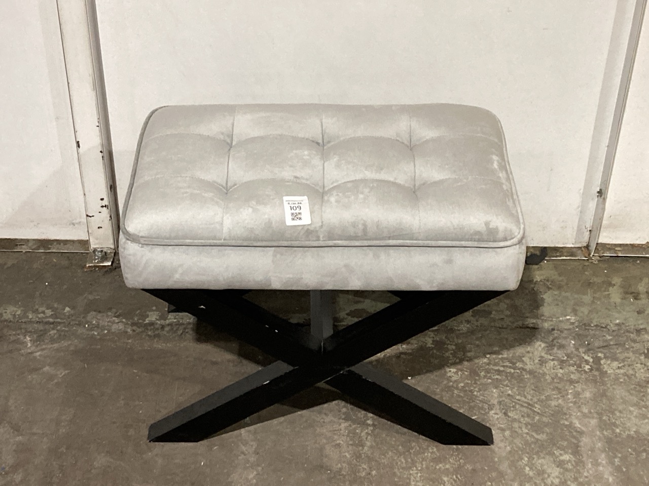 Lot 109  
            Birmingham - Collection or Delivery 

                
DAVID PHILLIPS R/HAGEN STOOL IN MINK VELVET IR-33067D ORIGINAL RRP £97
