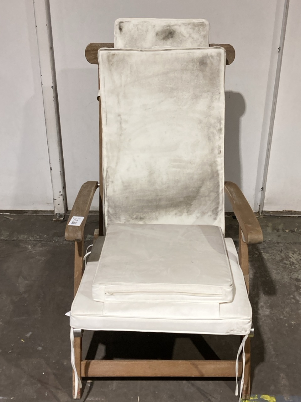 Lot 110  
            Birmingham - Collection or Delivery 

                
DAVID PHILLIPS GARDEN LOUNGER NATURAL IR-39835D ORIGINAL RRP £475