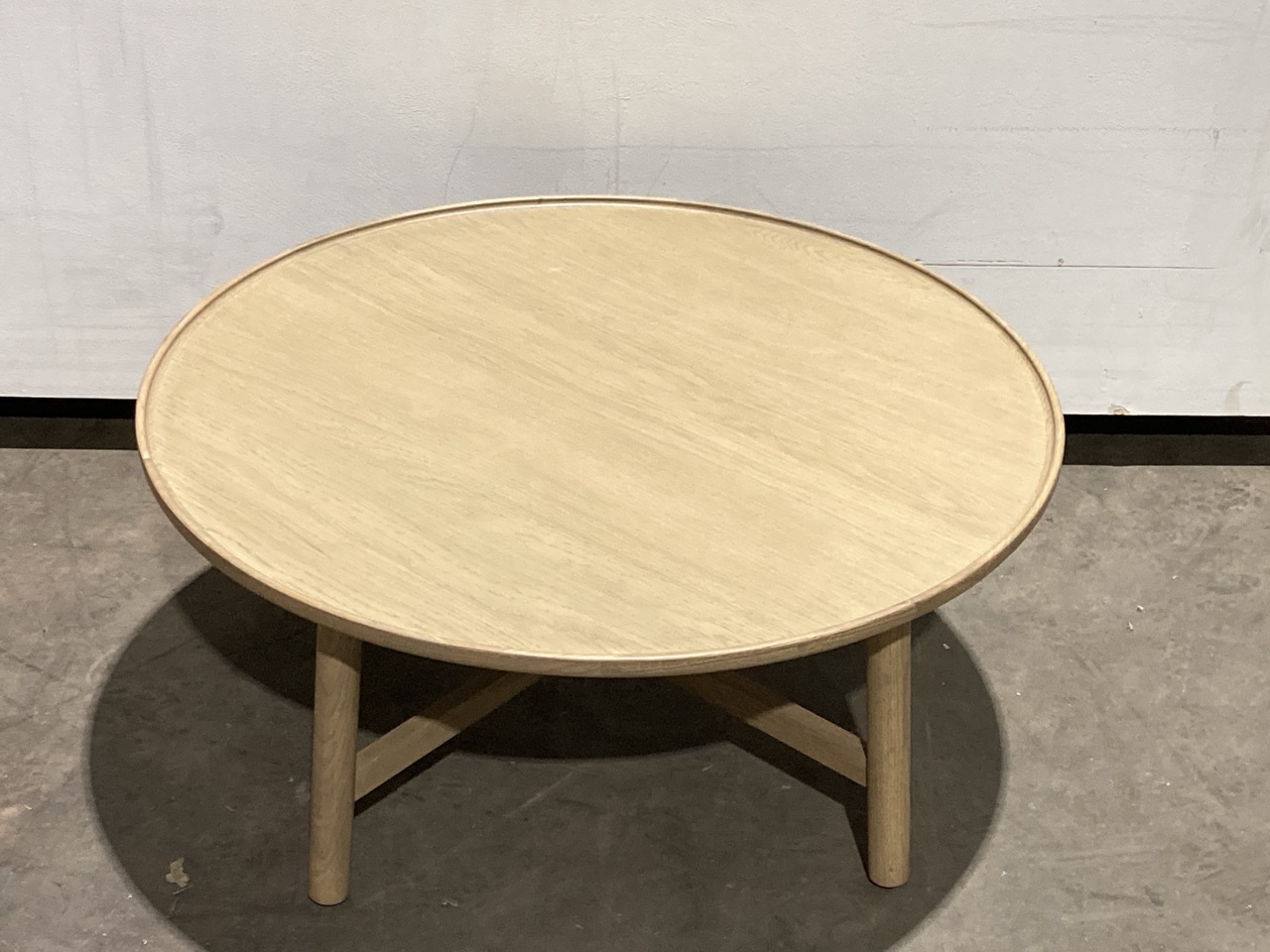 Lot 125  
            Birmingham - Collection or Delivery 

                
DAVID PHILLIPS ROUND COFFEE TABLE IN BROWN