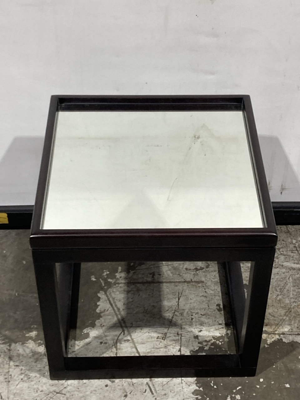 Lot 137  
            Birmingham - Collection or Delivery 

                
DAVID PHILLIPS R/HUXLEY LAMP TABLE IN BROWN/MIRROR IR-23558D ORIGINAL RRP £199