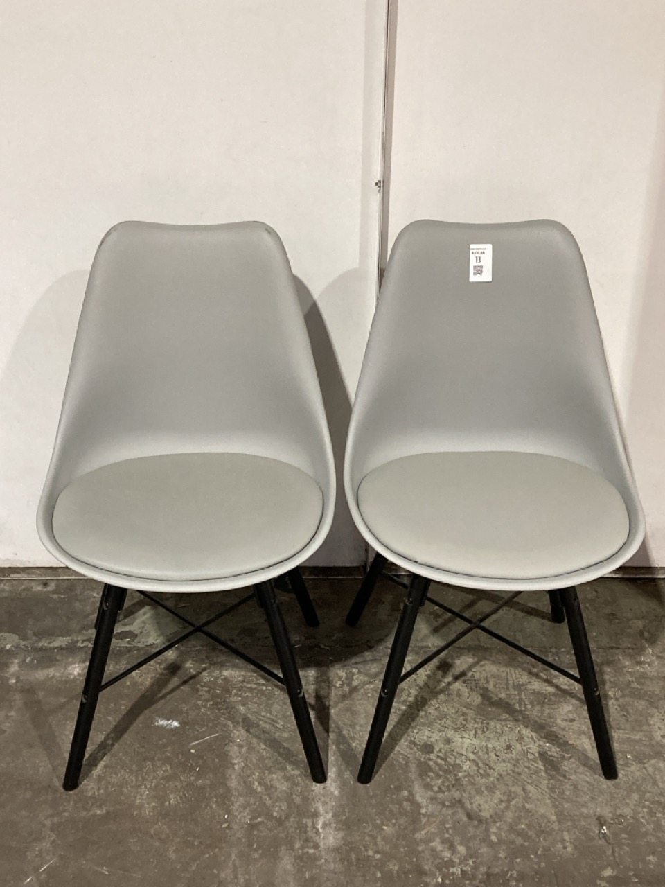 Lot 13  
            Birmingham - Collection or Delivery 

                
DAVID PHILLIPS 2 X R/ZAINE DINING CHAIR IN GREY/BLACK ORIGINAL £160